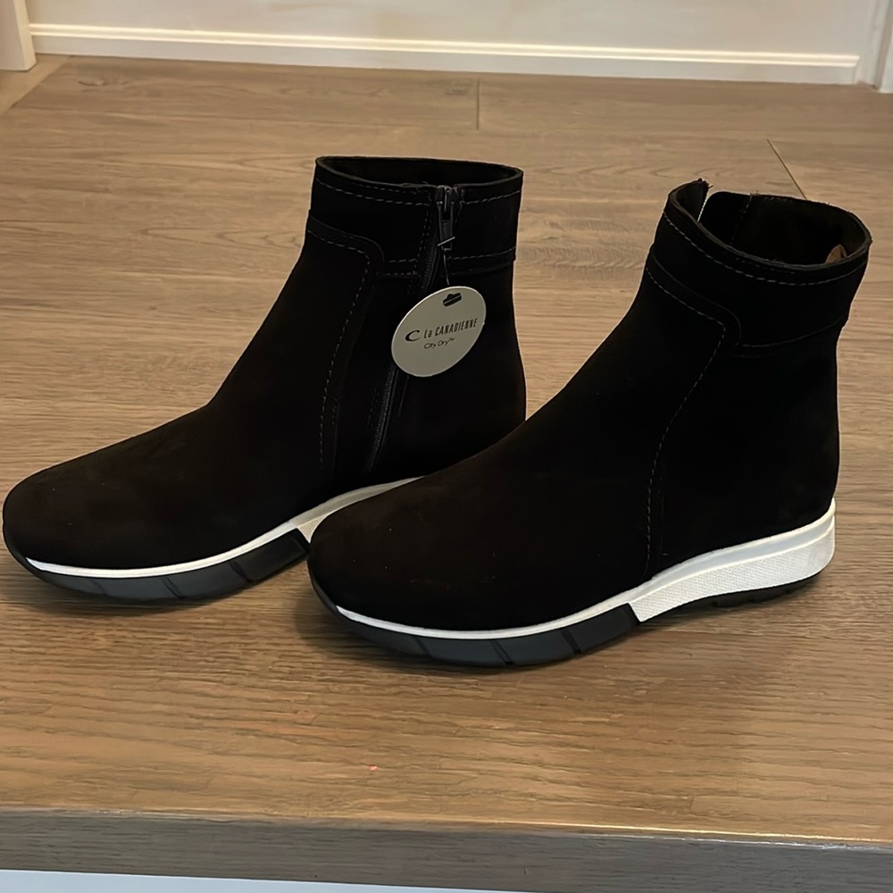 New. La Canadienne City Dry Italian suede boots
